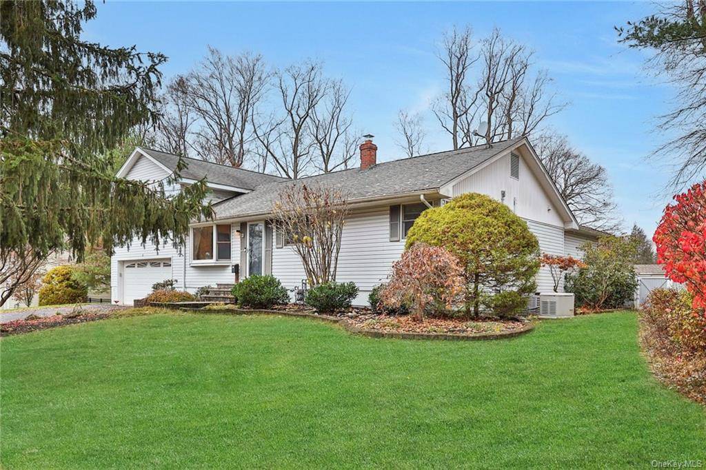 Welcome to this home in the highly sought after Palisades, NY, just a short 13 mile commute to the heart of NYC.
