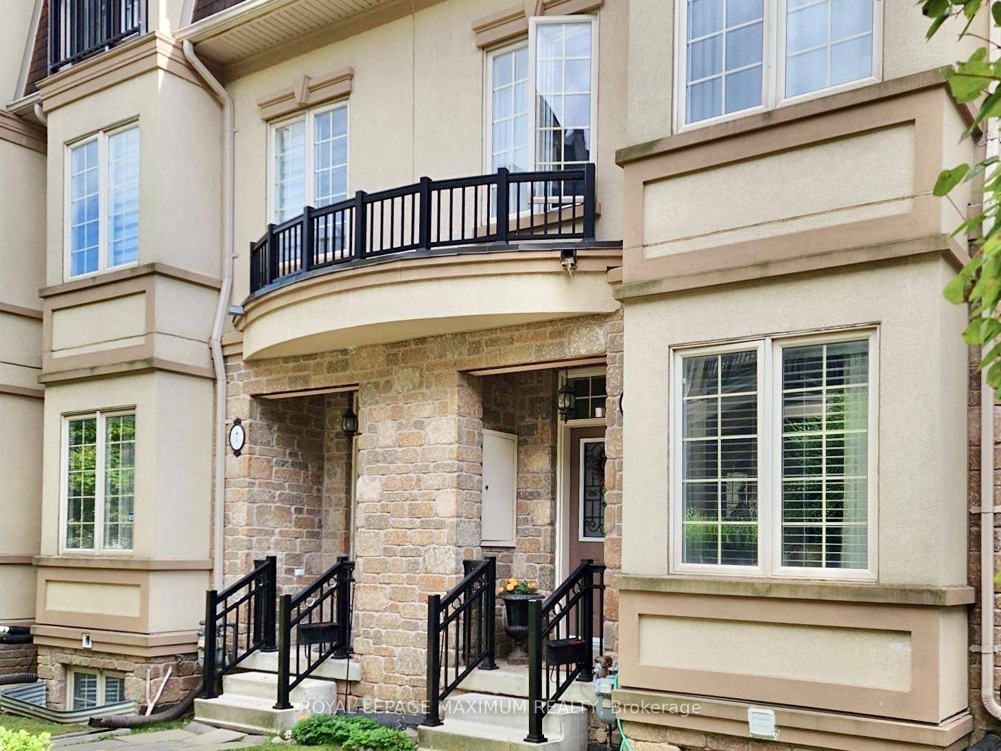 Luxury Executive Townhome for Lease in North York This exquisite luxury executive townhome is nestled in the heart of Willowdale West !
