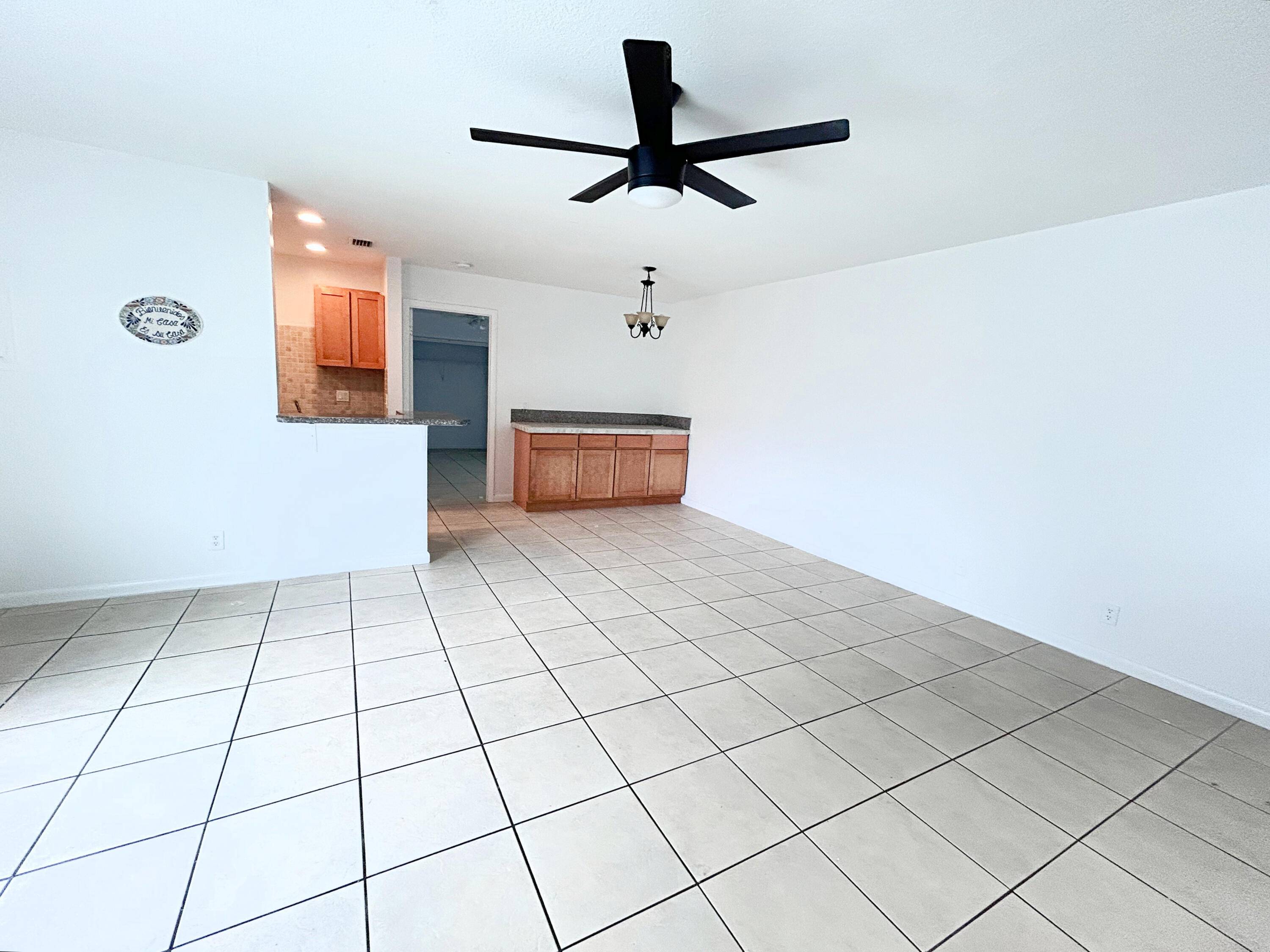 Great private location ! 2 bedroom, 2 bath Patio Home condo located in the desirable Crossings community of Boynton Beach.