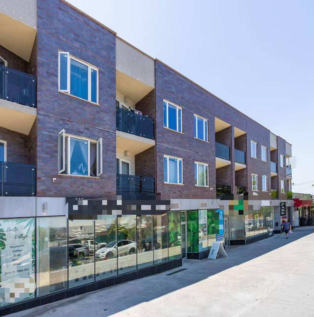 Flushing newerly elevator condominium spacious 2 bedroom 2 bathroom unit, gross 960 sqft, with a huge balcony.