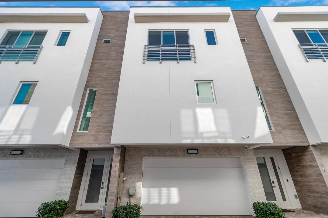 This luxury three story townhome offers 3 bedrooms, 3.