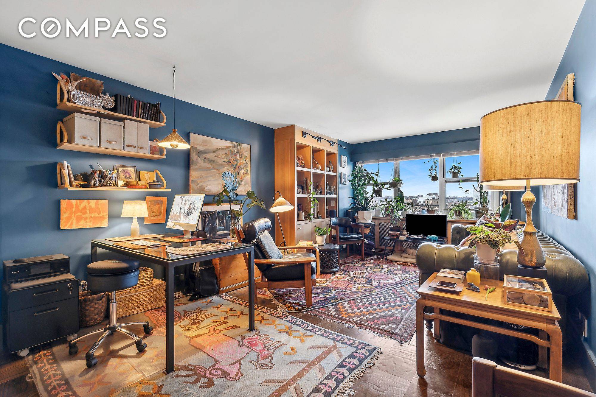 SWEEPING CITY AND RIVER VIEWS !