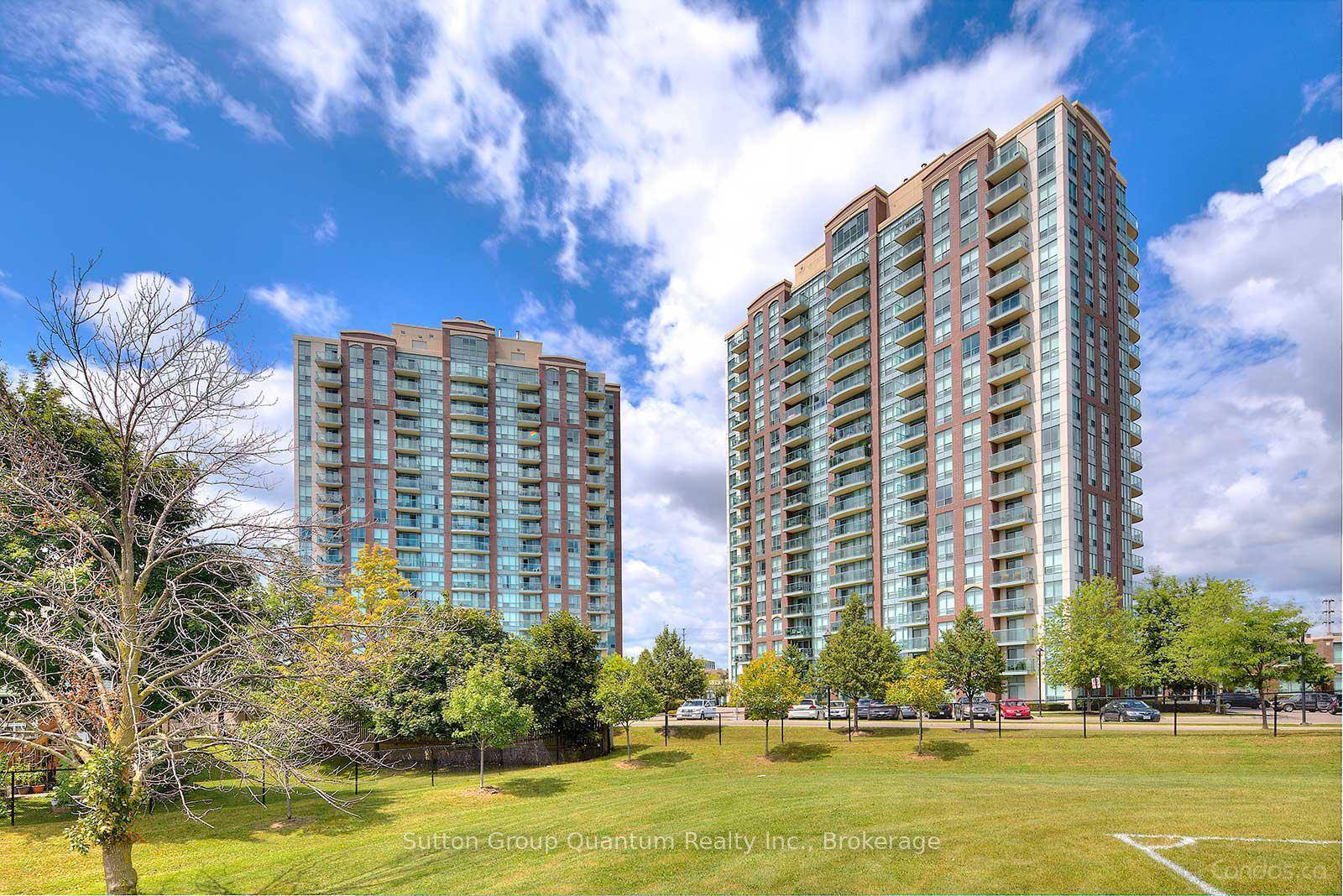 Bright amp ; Spacious penthouse Unit in Papillon Place.