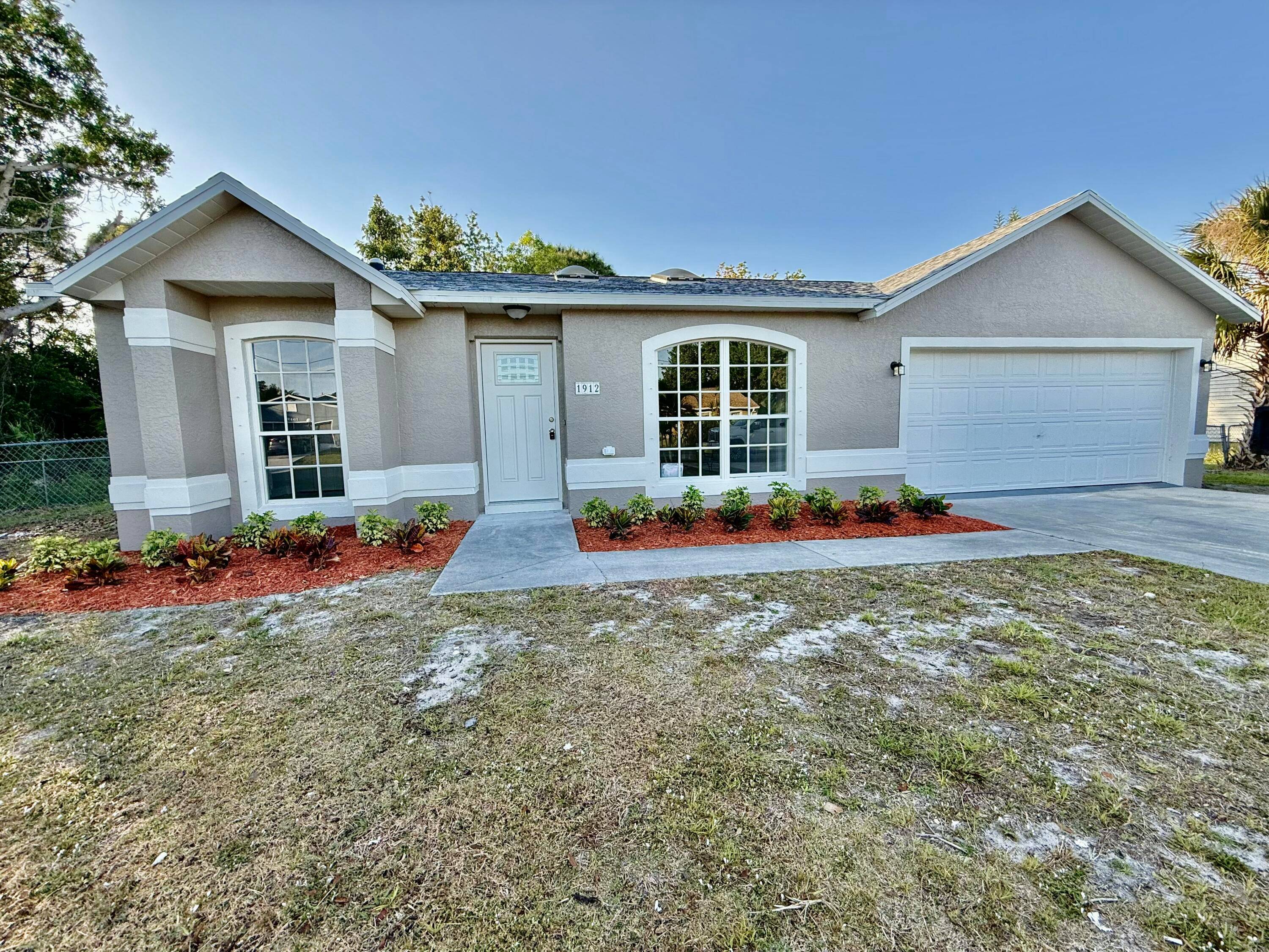 Welcome to Port St Lucie Coastal Neighborhood that is mins to Downtown Jensen, rivers and Beach's.