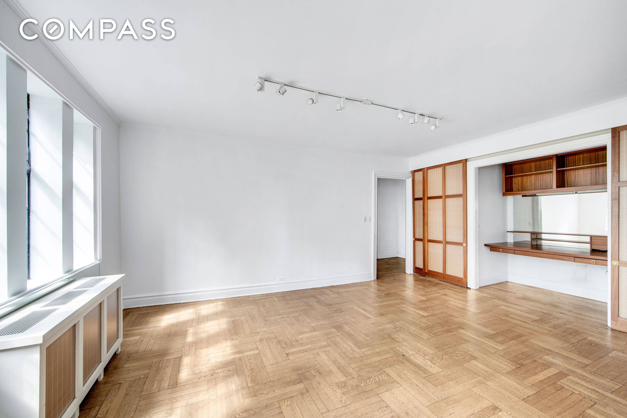 Fantastic opportunity Estate Sale Welcome to this stunning sun filled home in the R walk up building at the marvelous Hudson River Views cooperative in Upper Manhattan.