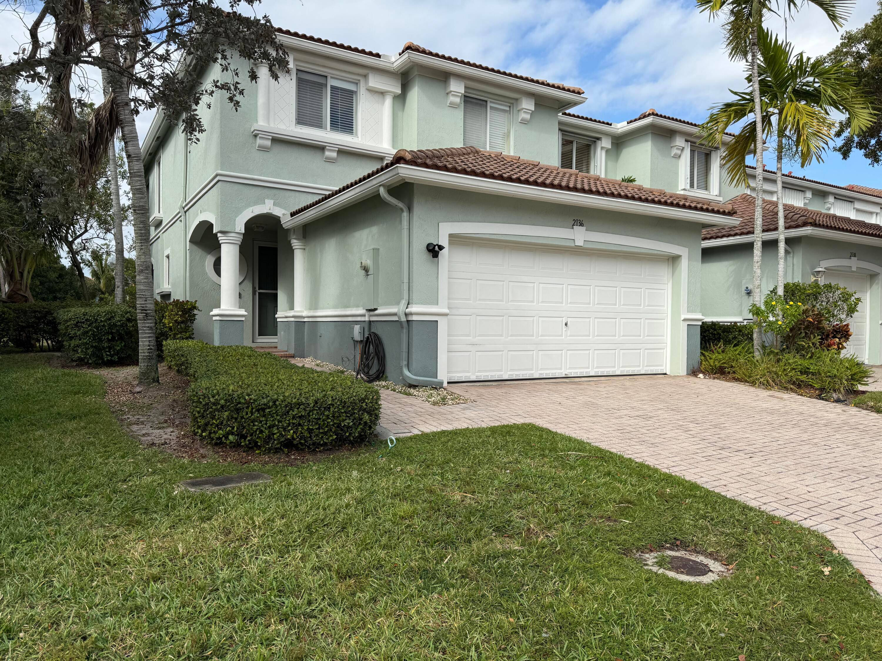 Large Corner Unit 3 bedroom townhome in Thousand Oaks.