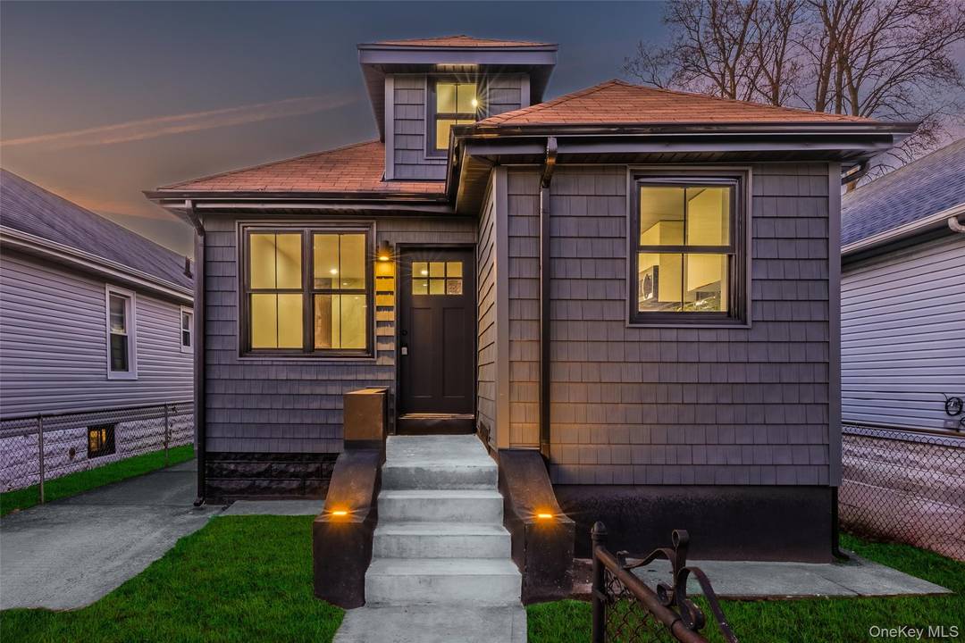 Introducing 16843 118th Rd Luxuriously renovated, fully detached One family home, Possible Mother Daughter ADU with A full kitchen bathroom and three bedrooms situated on a beautiful tree lined street ...