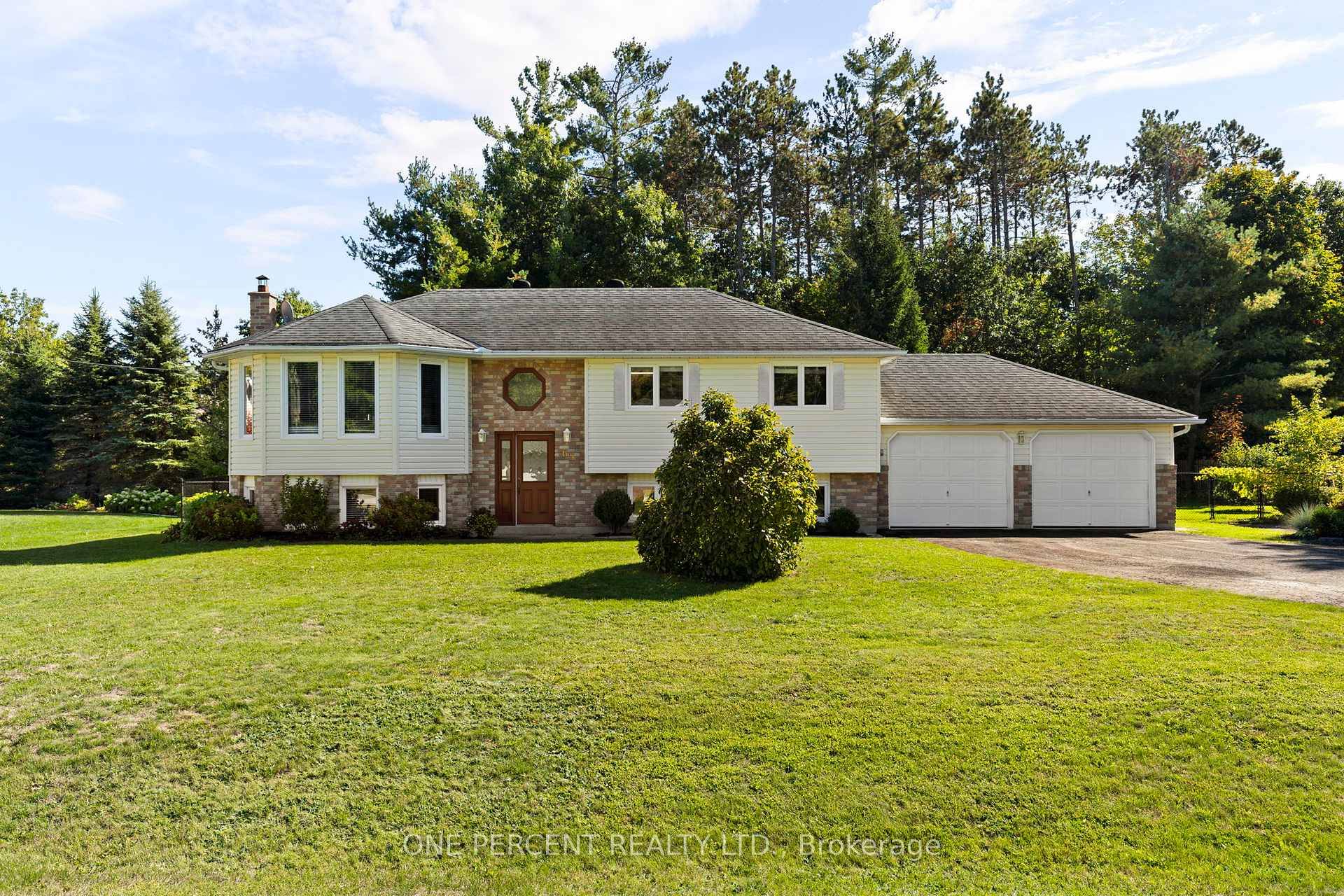 Charming and beautifully maintained 4 bed, 2 bath home located in Tiny Townships sought after Wyevale community !