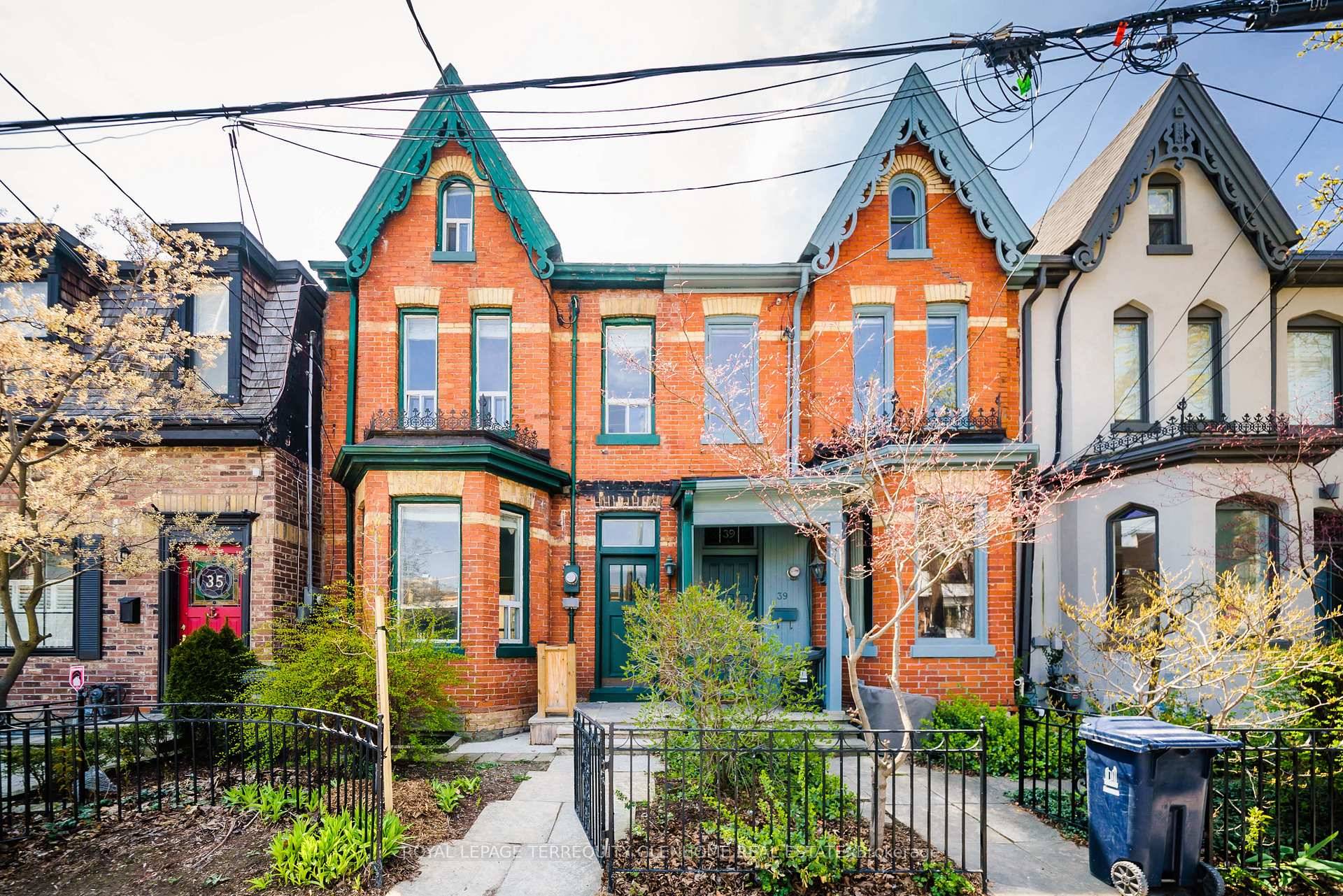 Unbeatable Location In Coveted Summerhill.