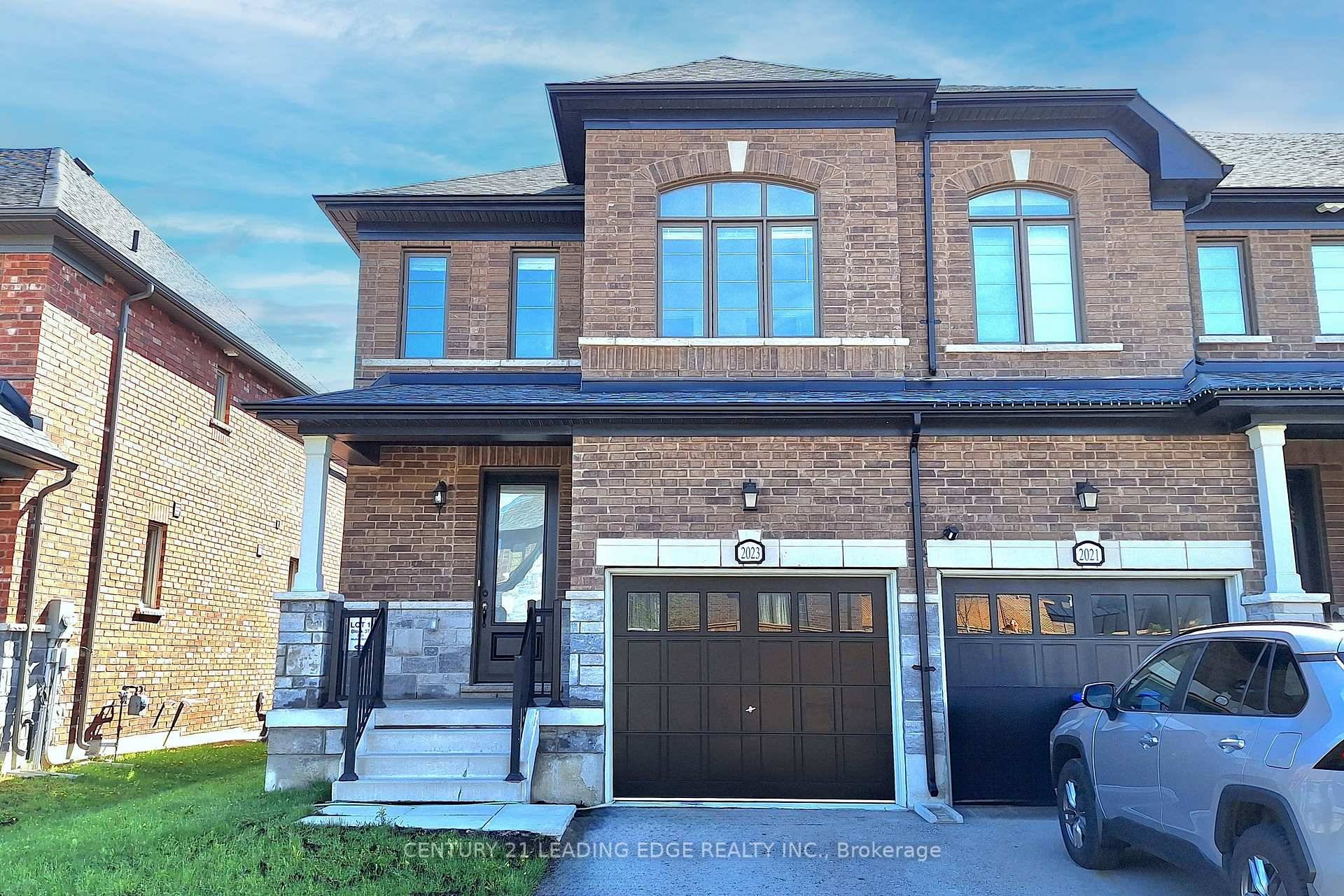 ! ! Rarely Offered End Unit Townhome With Walk Out Basement Backing Onto A Scenic Pond !
