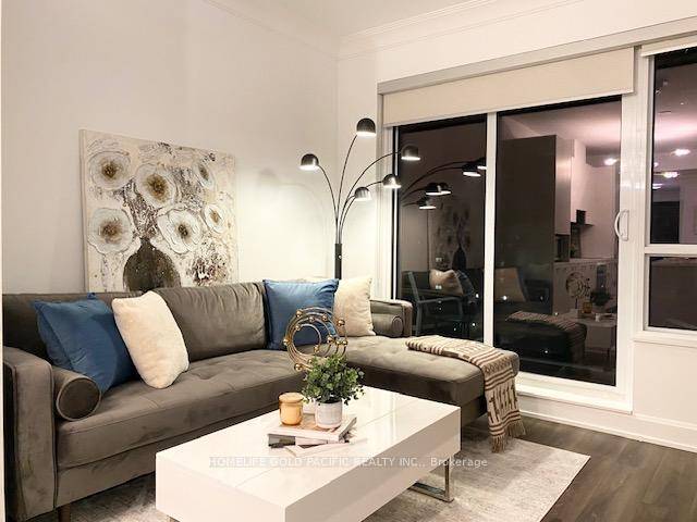 Luxury Riverview Condo in The Heart Of Markham, Very Spacious 1 Den With Stylish amp ; High Quality Of Finishes With 9' Feet Ceiling Throughout.