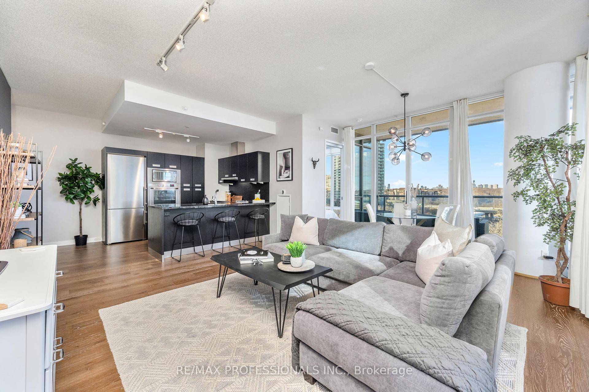 Experience luxury living at South Beach Condos amp ; Lofts, a modern upscale community that offers an array of five star amenities.