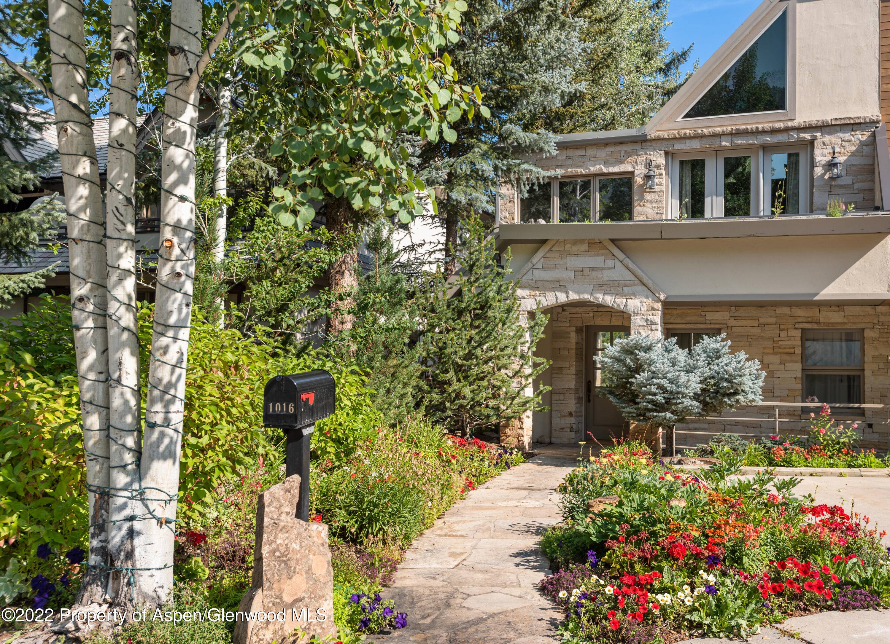 Discover a modern mountain escape at 1016 E.