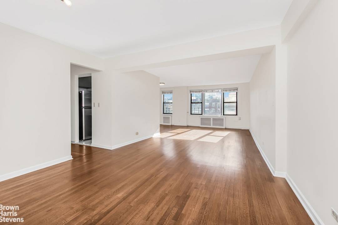 This beautifully updated, spacious, top floor corner 2 bedroom cooperative with three exposures and an alcove featuring its own window that can function as a third bonus room offers abundant ...