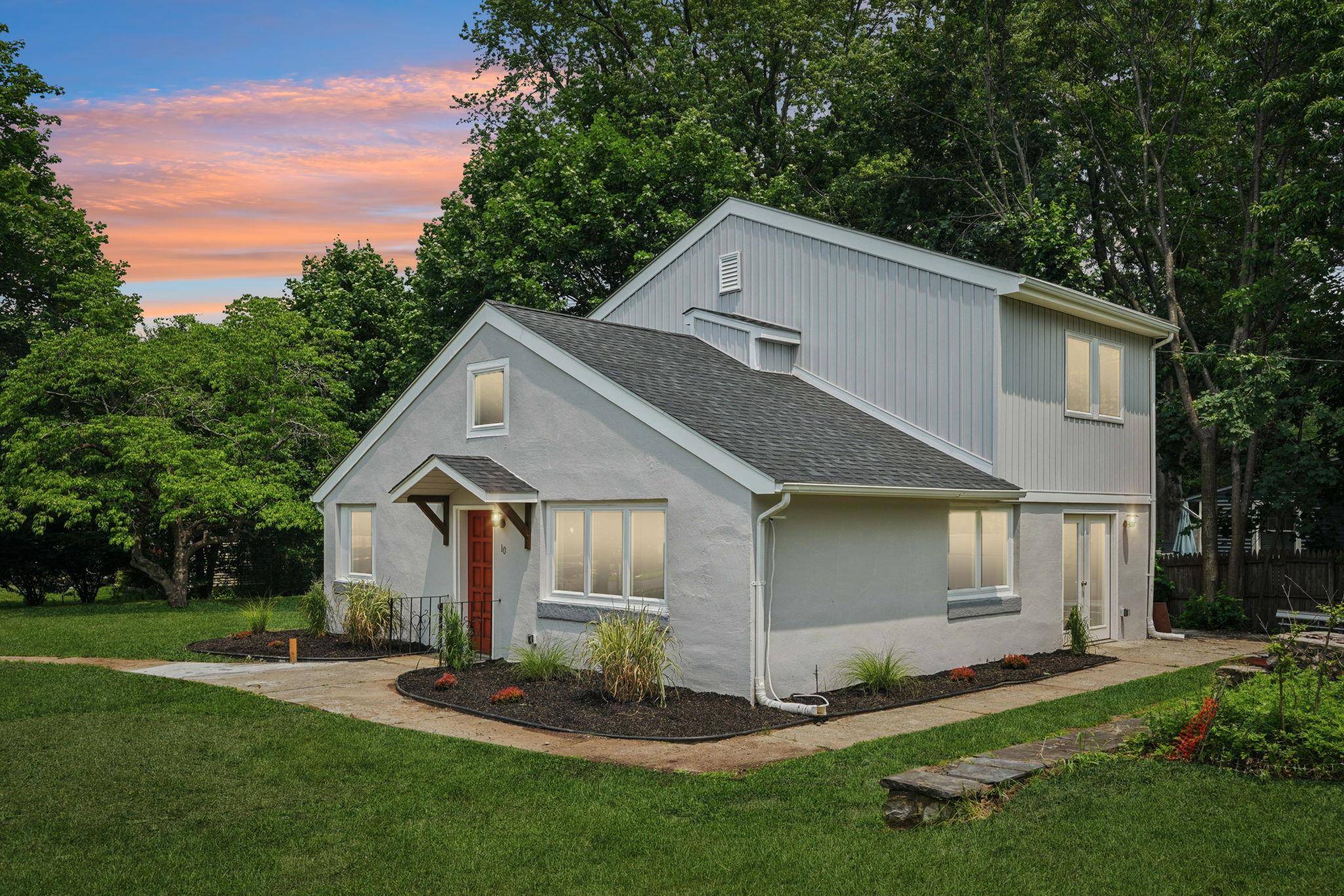 Welcome to 10 De Clark Place, a Colonial style home, this home was completely renovated to suit today's lifestyle living and boasts 4 bedrooms, 2 full baths, and added bonus ...