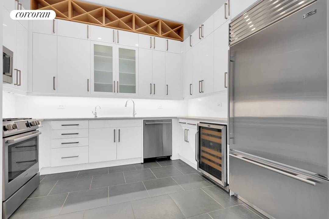 Loft 6E is a grand scale, oversized sun filled loft style home filled with modern amenities and a gracious and flexible layout to suit every need.