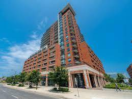 Beautiful unit featuring 1 Bedroom, 1 Huge Den, 1 Washroom, 1 Parking, 1 Locker And Balcony On 3rd Floor, Vacant Unit available immidietly.