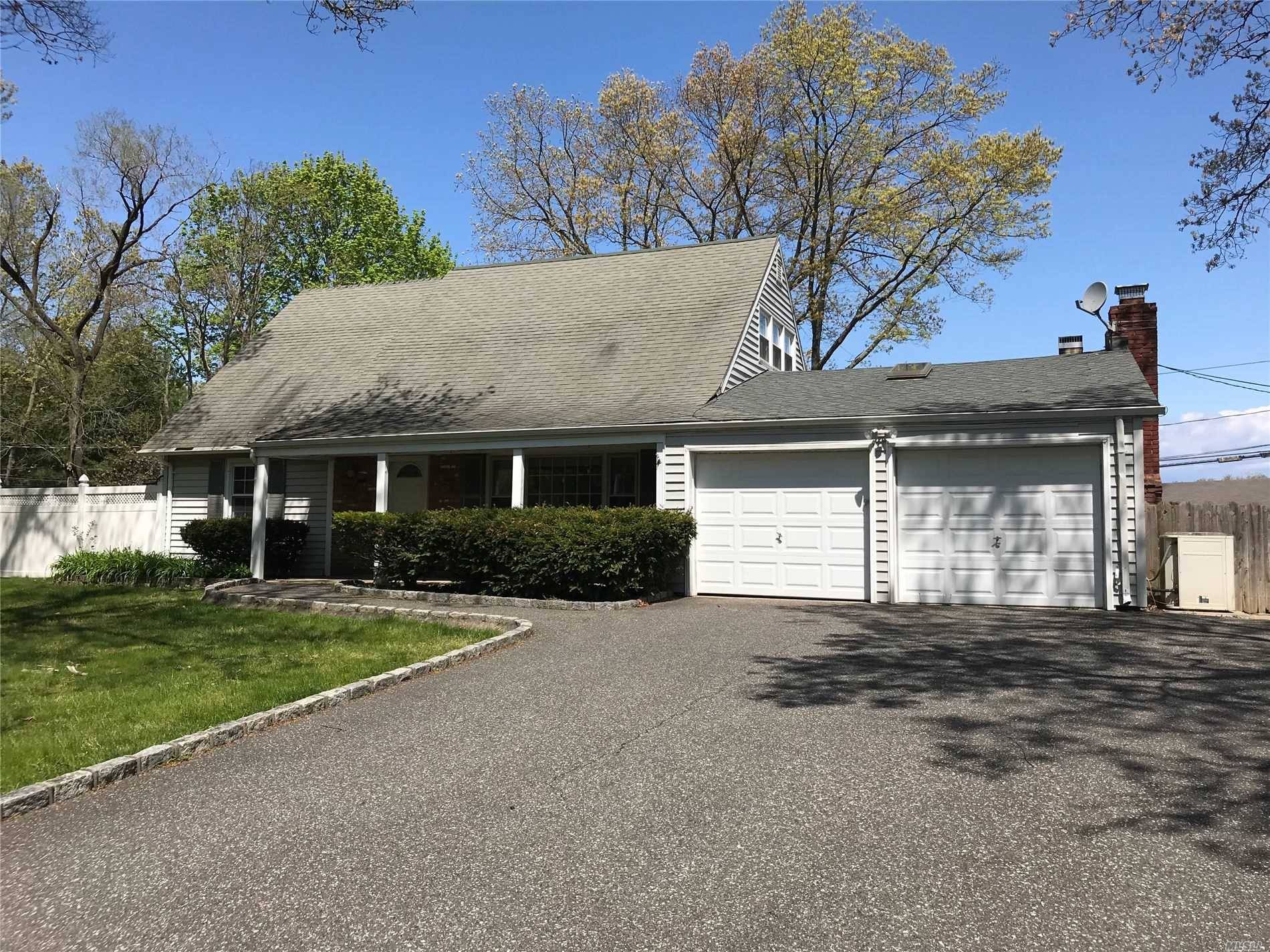 29 Perigee Dr, Stony Brook NY 11790