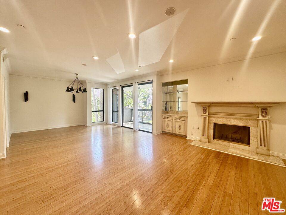 324  N Palm Dr 3BR Beverly Hills Post Office | B.H.P.O. La