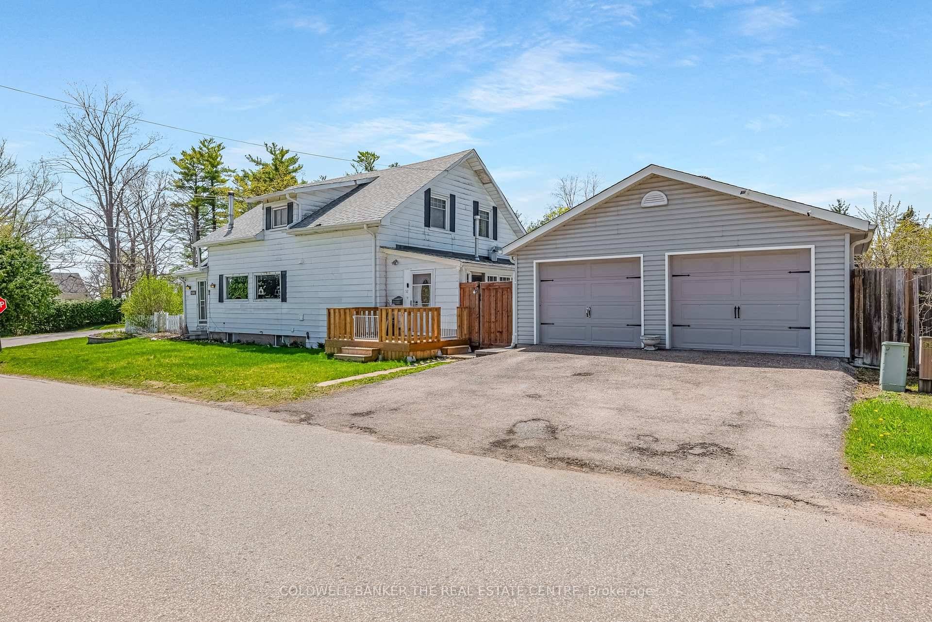 Welcome home to the shores of Lake simcoe !