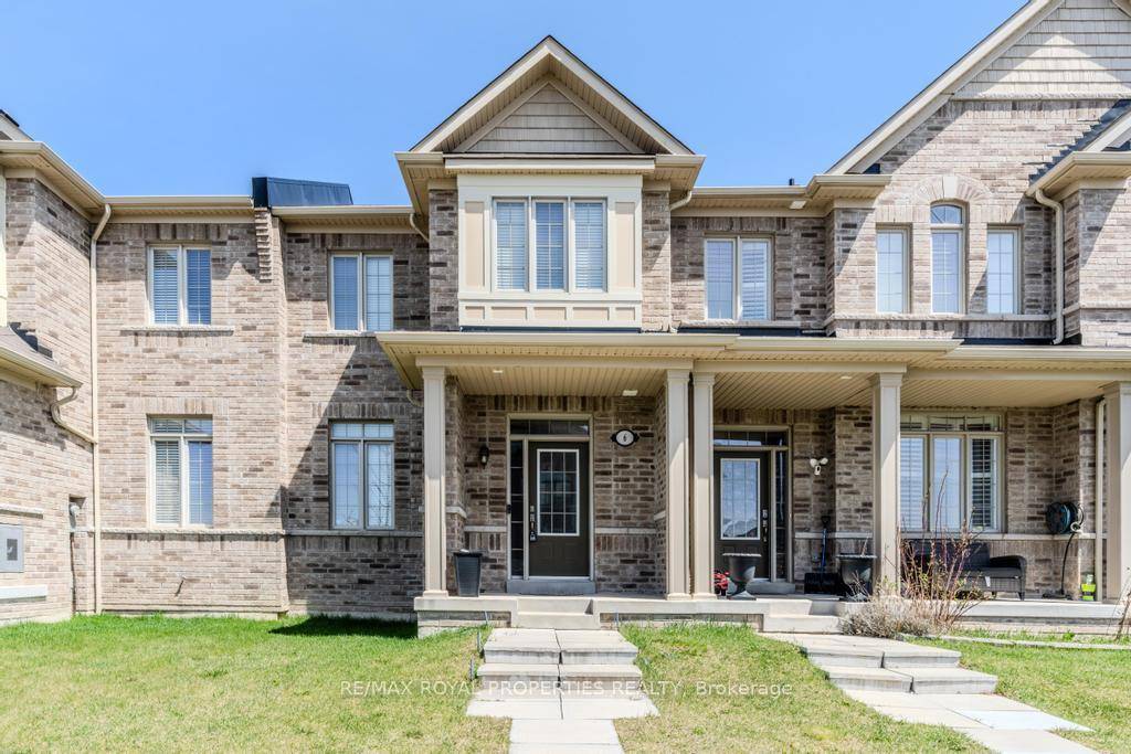 Welcome to this Gorgeous 3 bed, 2.