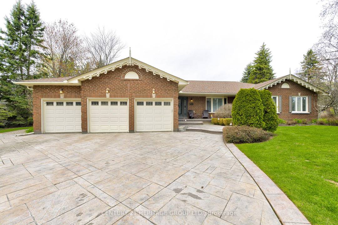 Rarely offered sprawling bungalow in prime King City, set on an impressive 131 x 261 ft lot just a 10 minute walk to the GO Station and minutes to Hwy ...