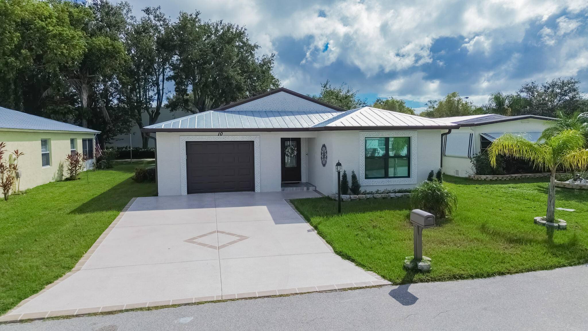 PRICED TO SELL ! BETTER THAN BUILDER PRICES AND YOU GET UPGRADES !