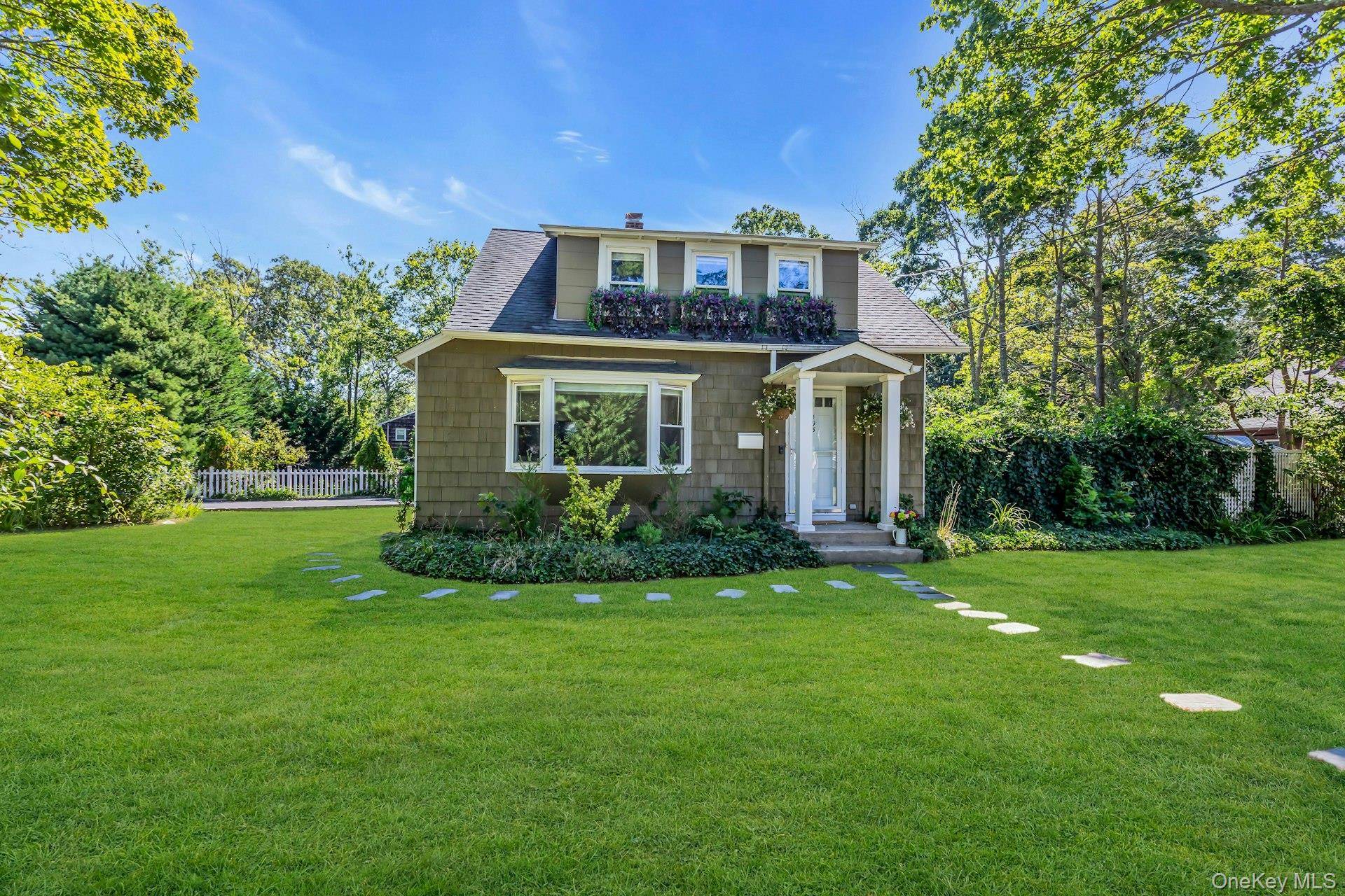 Charming South Bayport home with a Zen atmosphere.