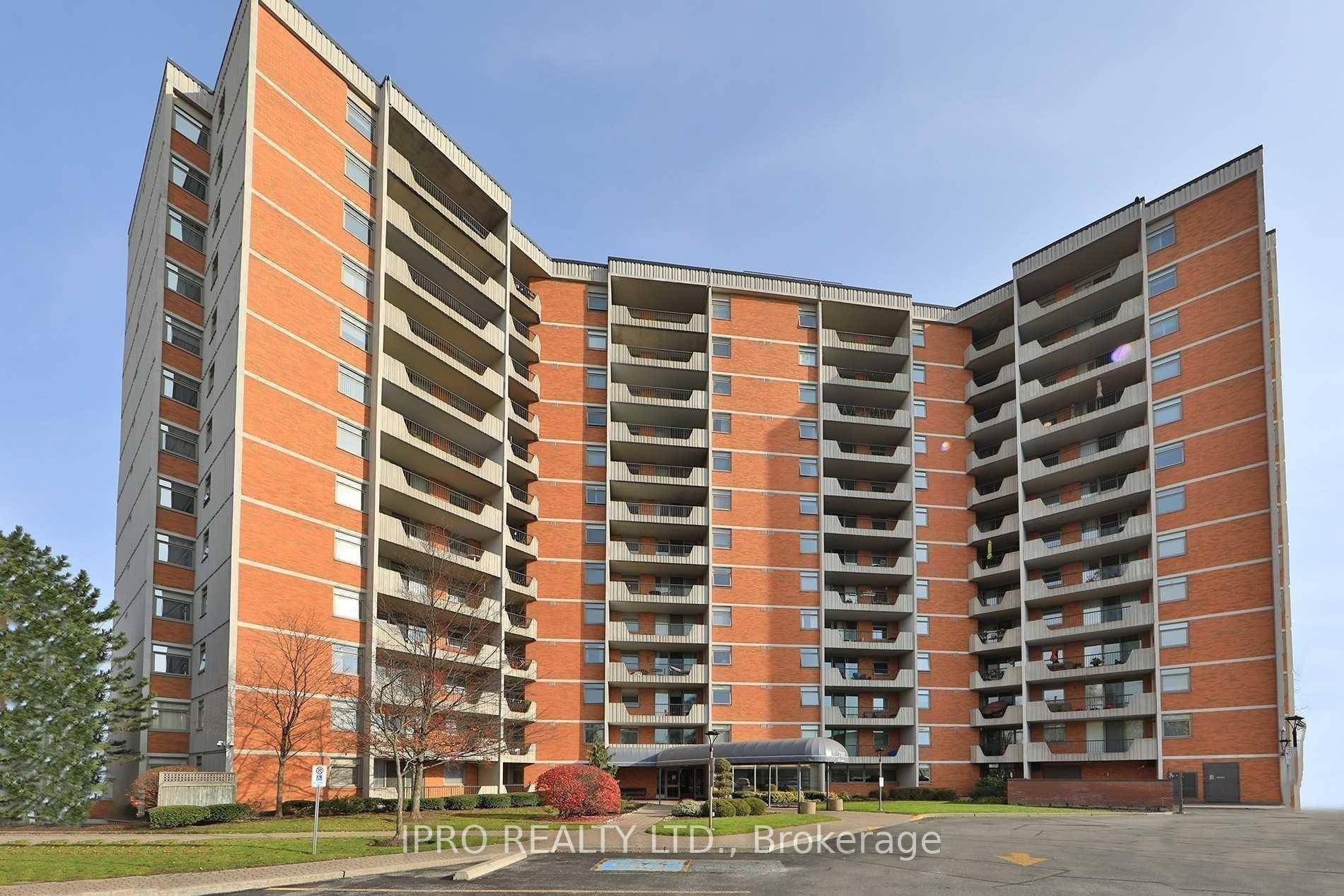 WOW ! LOCATION ! ! RENT INCLUDES ALL UTILITIES.
