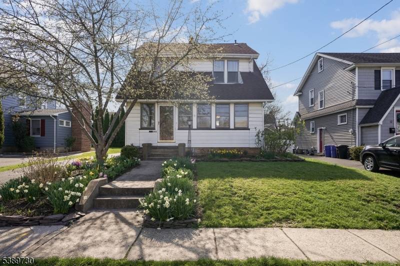 FANTASTIC OPPORTUNITY TO LIVE IN THE HIGHLY DESIRABLE TOWN OF WESTFIELD !