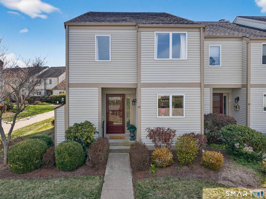 Enjoy effortless shoreline living with sweeping views of North Cove from this beautifully renovated, move in ready townhouse style condo in the heart of Old Saybrook.