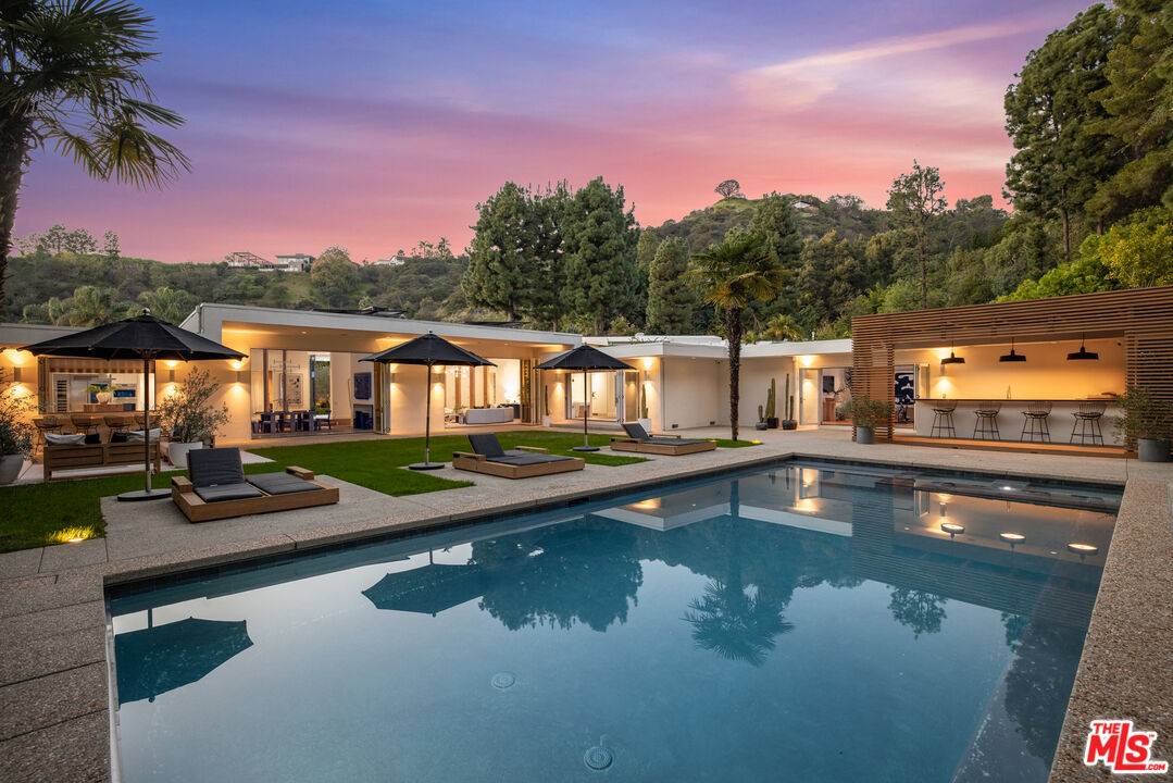 1130   Maytor Pl 6BR Beverly Hills Post Office | B.H.P.O. La