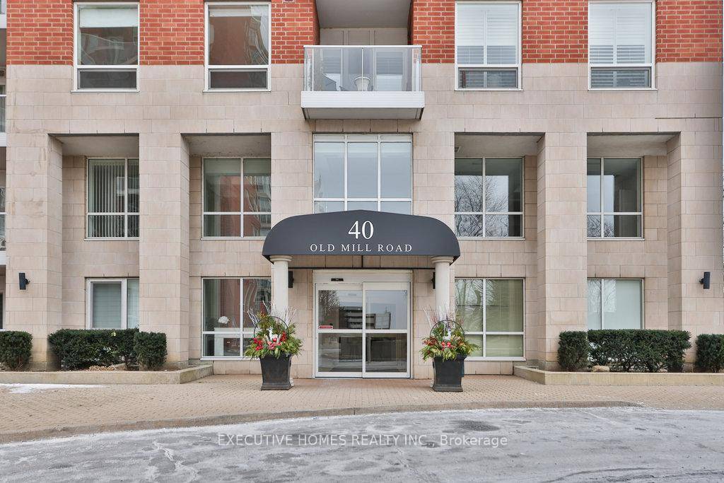 Great opportunity to live in the luxurious Oakridge Heights Condos !