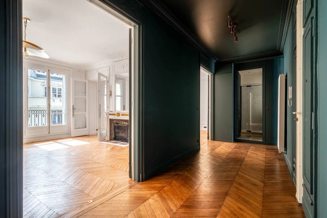 Sèvres / Duroc - Haussmannian & Top Floor - 5 bedrooms