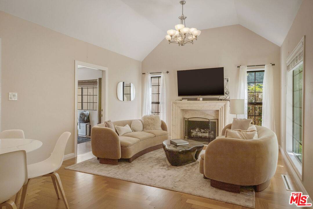 474  S La Peer Dr 3BR Beverly Grove La