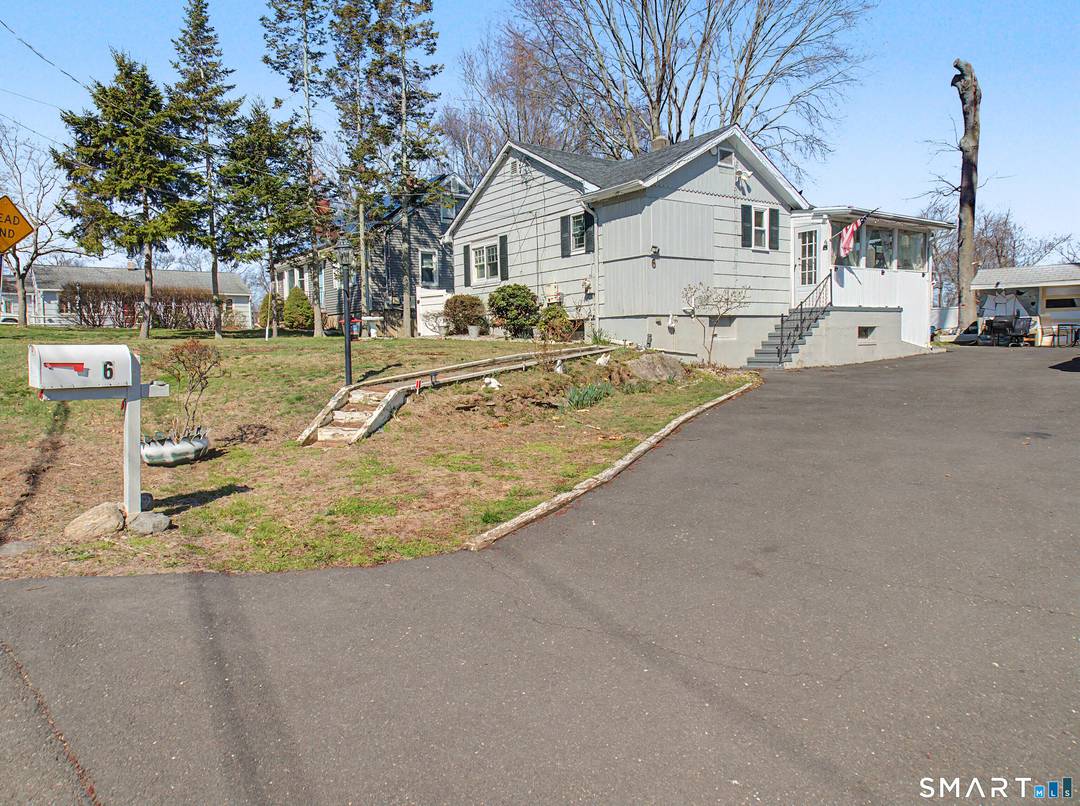 Welcome to this beautiful and versatile home offering comfort, space, and opportunity !