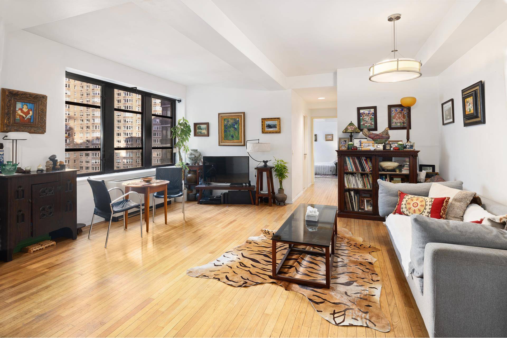 Extra Large 1 Bedroom Condo next to Lincoln Center and Central Park !