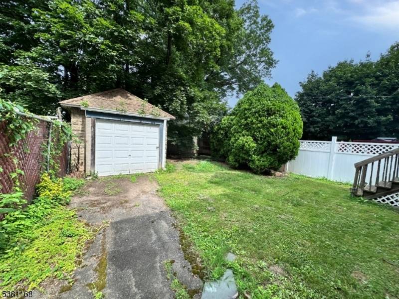 Investor Opportunity Income Producing Colonial with Long Term Lease.