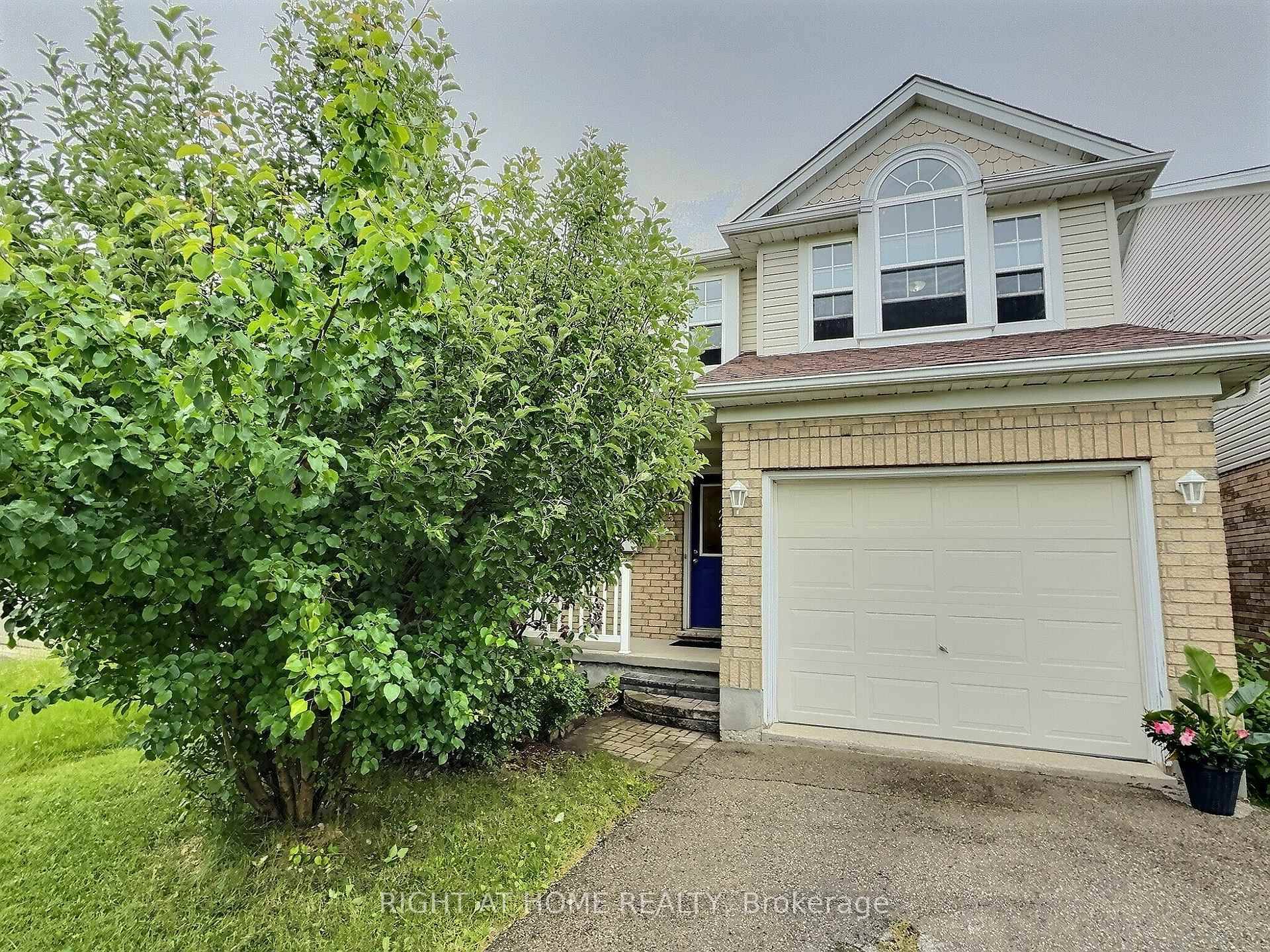 Well maintained two storey single detached 3 bedroom house in Laurelwood !