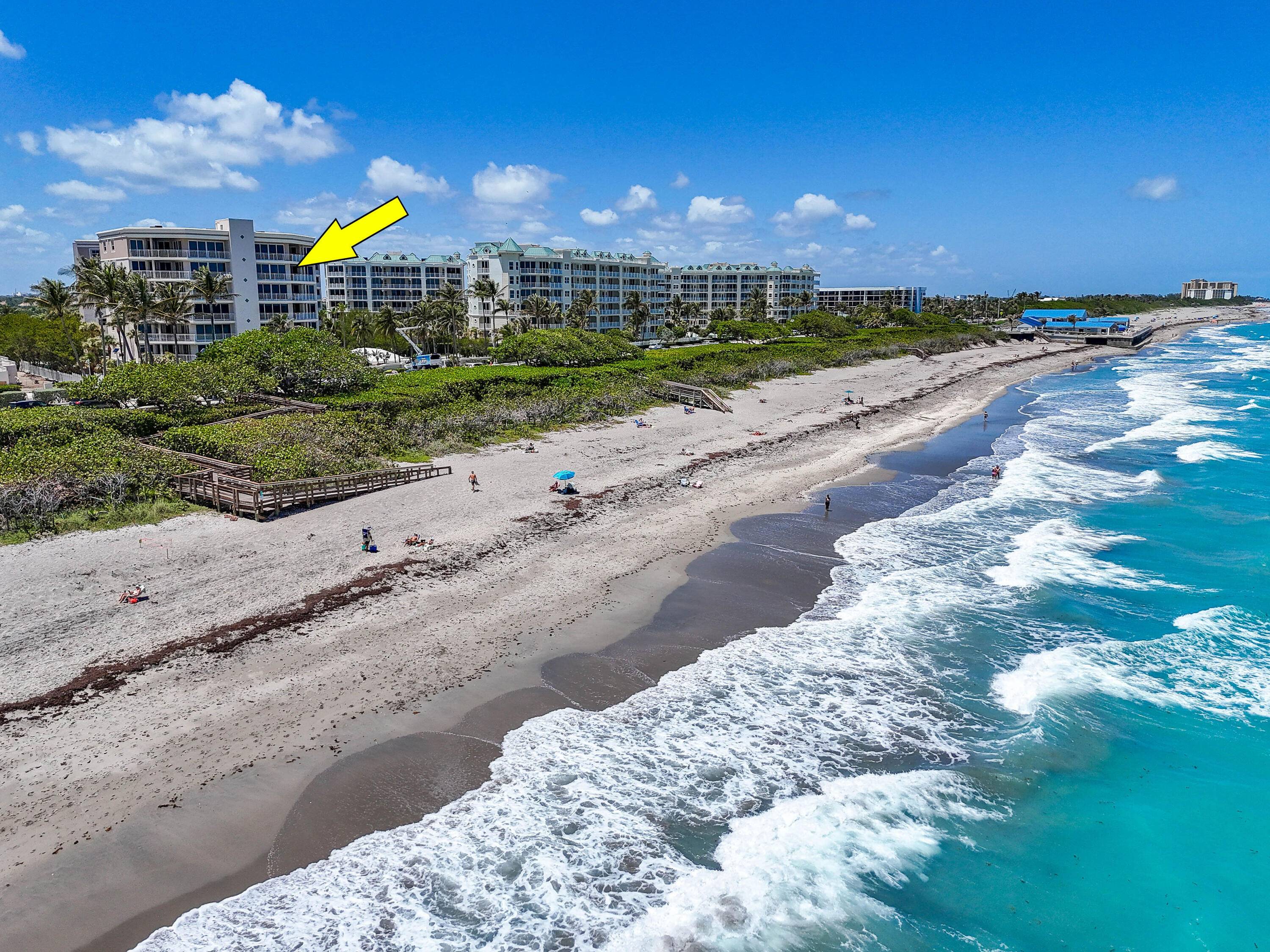 Welcome to the stunning JUPITER BY THE SEA condo 352 in Jupiter FL.