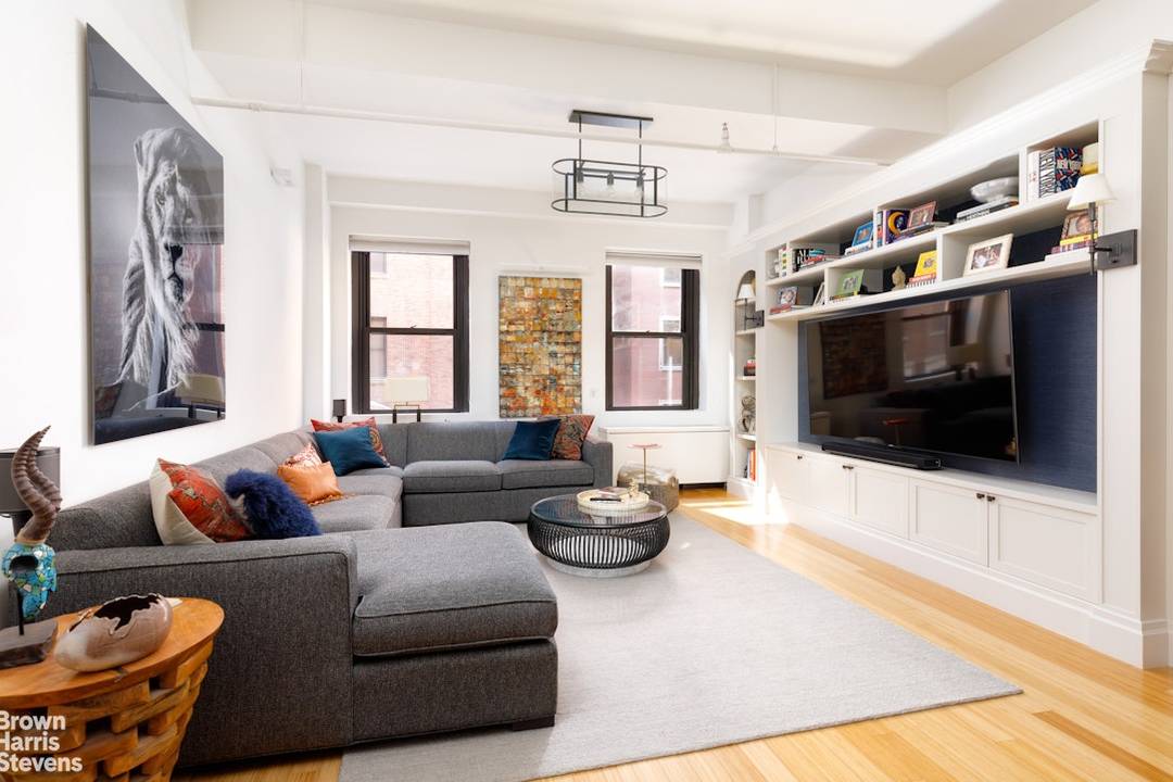 Building Architect Ralph Walker 1928 Condo Conversion Beyer Blinder Belle 2007 Residence 3M is an oversized LOFT with over 1, 550 Square Feet.