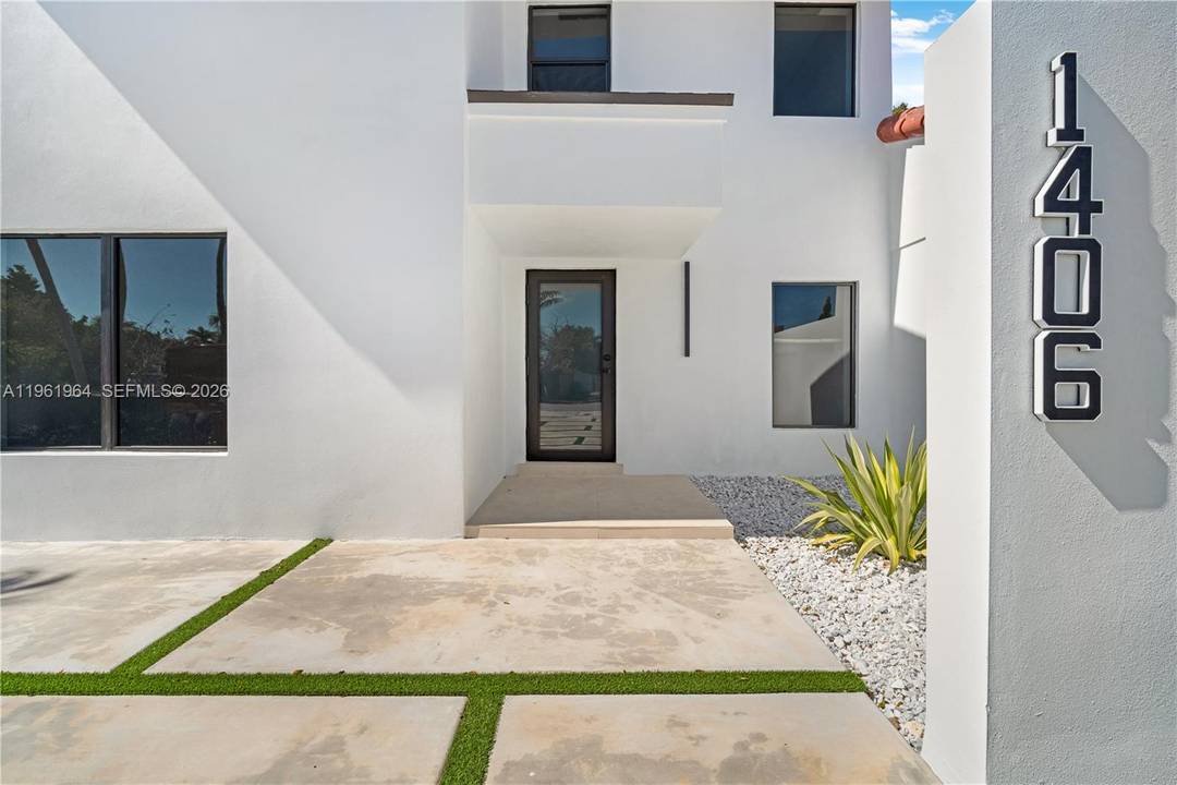 Welcome to this stunning property in the heart of Miami.