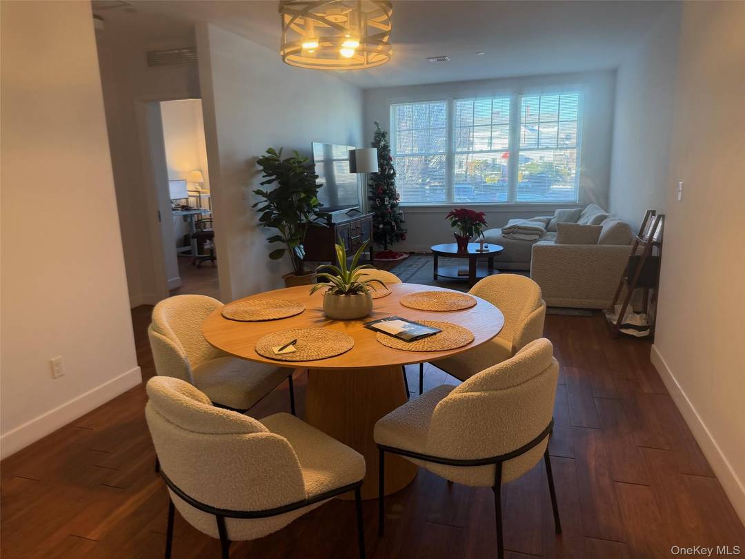 Impeccable Light amp ; Bright 2 Bdrm in the Heart of Huntington Village Primary with Ensuite Walk in Shower, Double Closet and Balcony, Coat Closet, Washer amp ; Dryer in ...