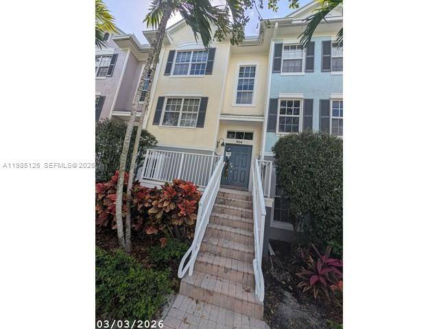 3 Level Townhouse, walking distance from Wilton Drive ; Just minutes drive from the beaches, Las Olas Fort Lauderdale, shopping and Malls, great restaurants amp ; vibrant nightlife ; 3 ...