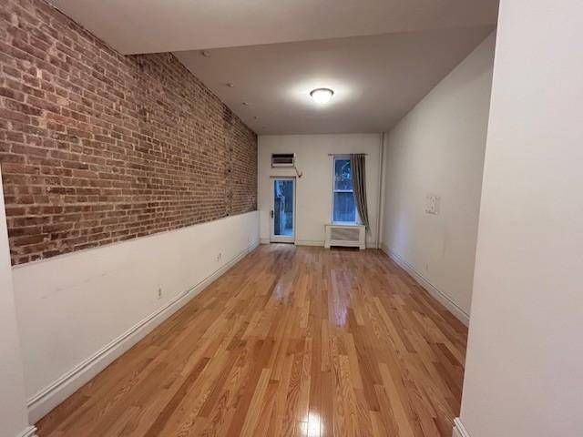 Spacious one bedroom in prime upper Eastside location.