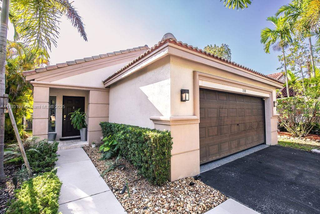 LOCATION ! Welcome to 1558 Sunset Way, Weston, FL.