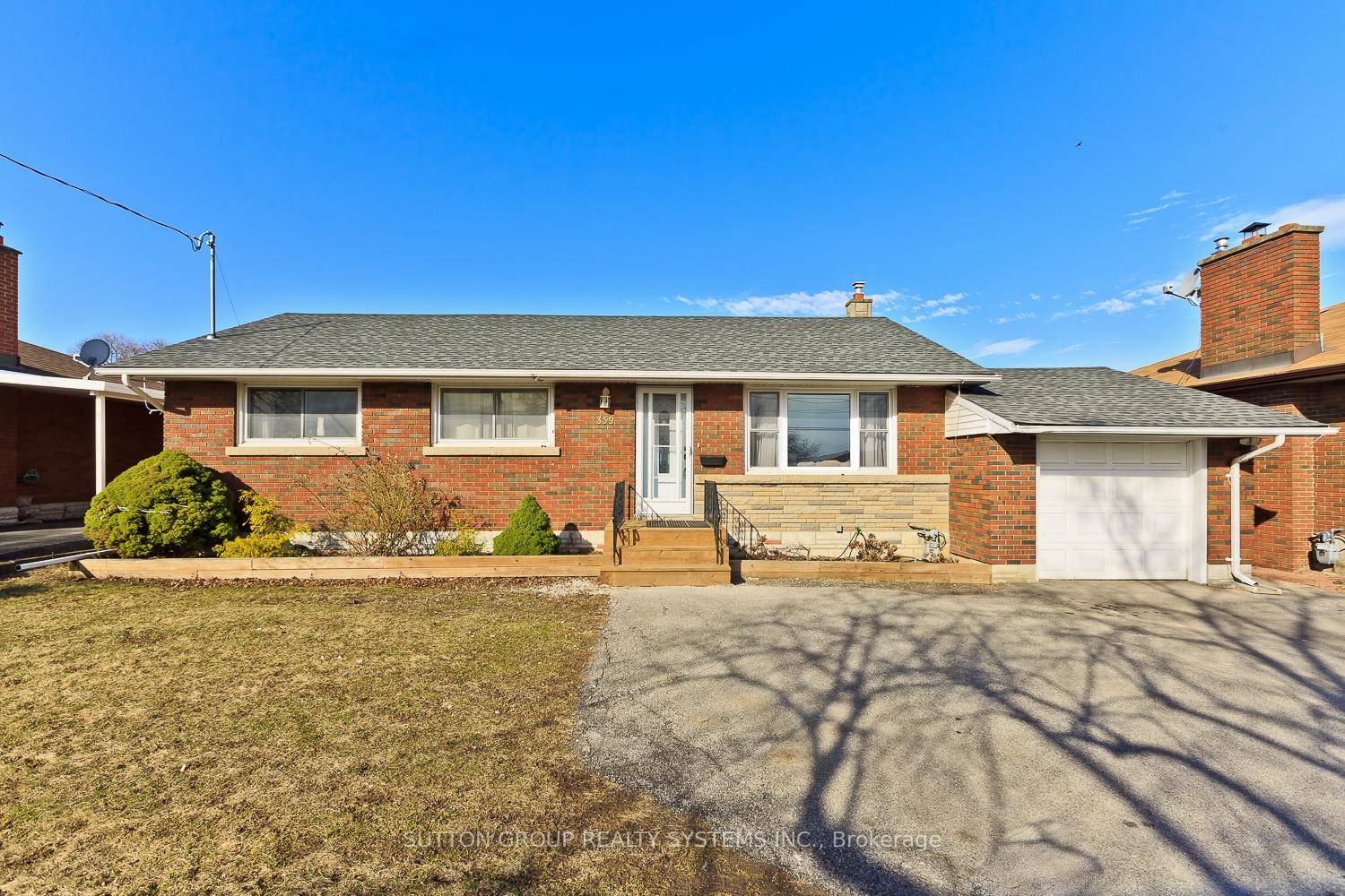 Stunning Renovated Bungalow Prime North St.