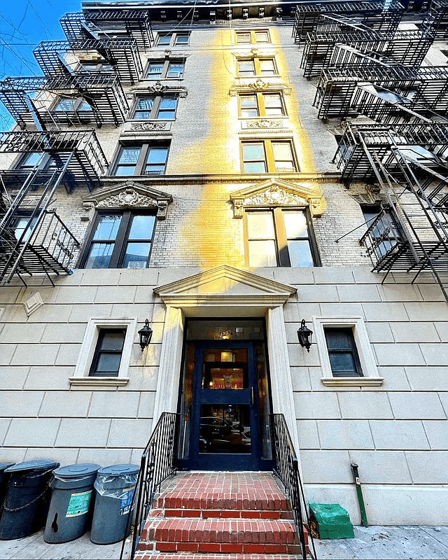 Welcome to 329 339 East 94th Street, a group of 3 ; graceful six story prewar gems nestled on the border of Yorkville and Carnegie Hill.