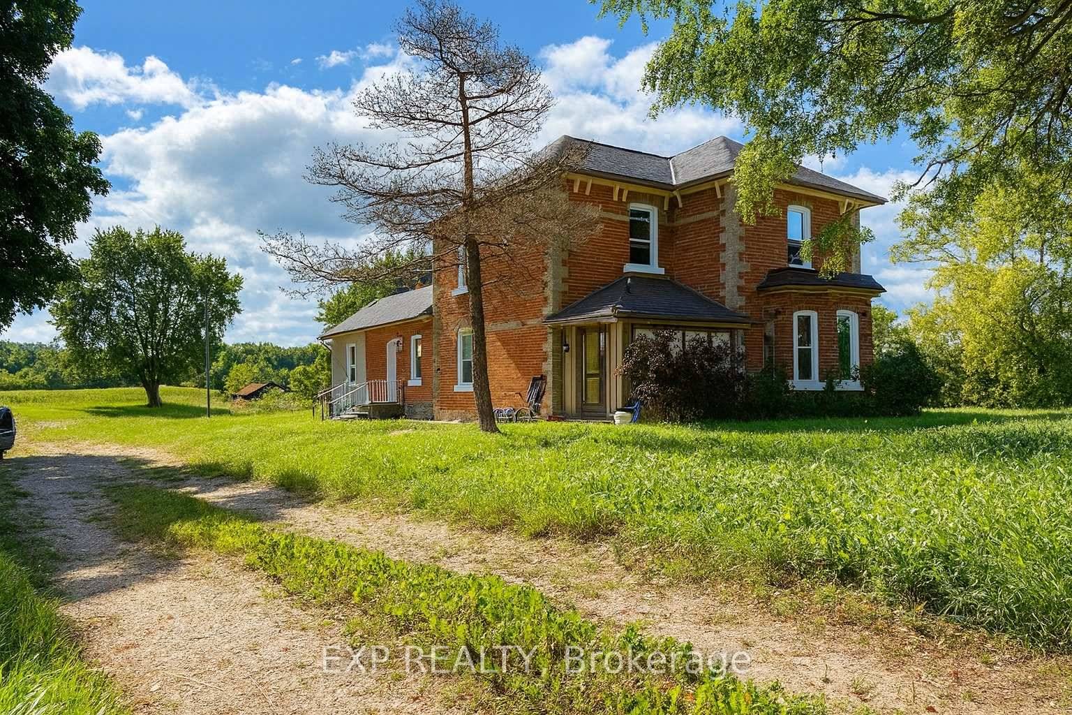 eautiful Farm House With 3 Bedrooms, 2 Washrooms, Sun Filled Home With Open Concept Layout.