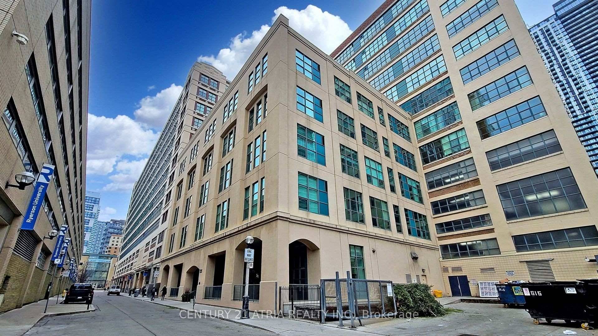 Experience exceptional loft living in this spacious 2 bedroom plus den suite located in the iconic Merchandise Building one of the citys most celebrated hard loft conversions.
